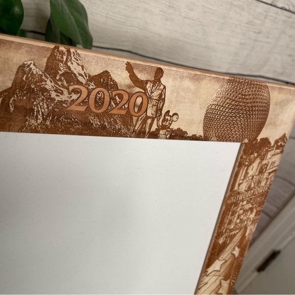 Walt Disney World 2020 Etched Wood Photo Picture Frame 11.5X9.5 - Picture 3 of 7